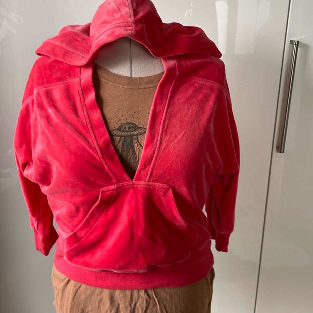 Plush & Lush Pullover/Hoodie in Pink/Orange Size- X-Large